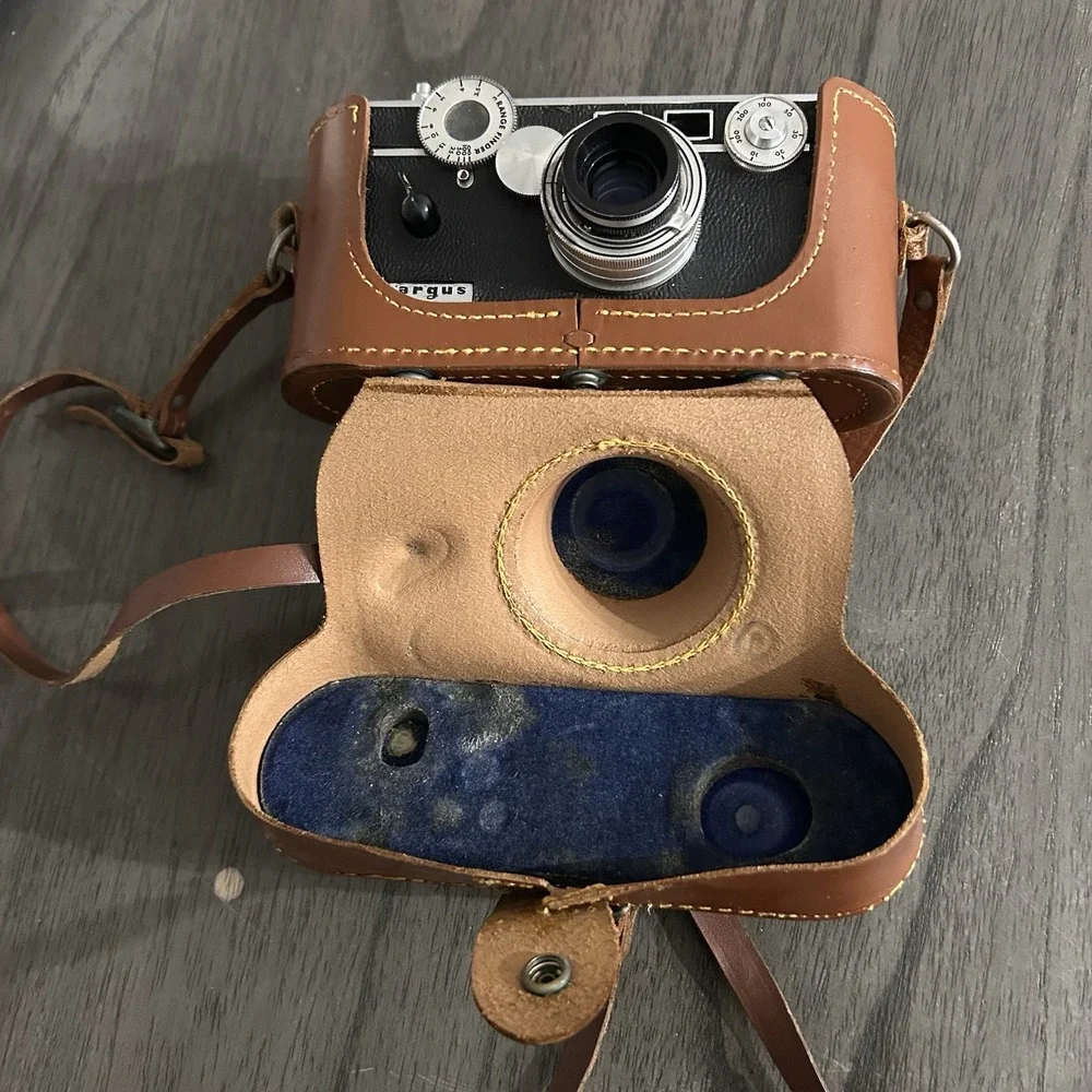 Vintage Argus C3 Rangefinder Camera USA with Brown Leather Pouch Untested